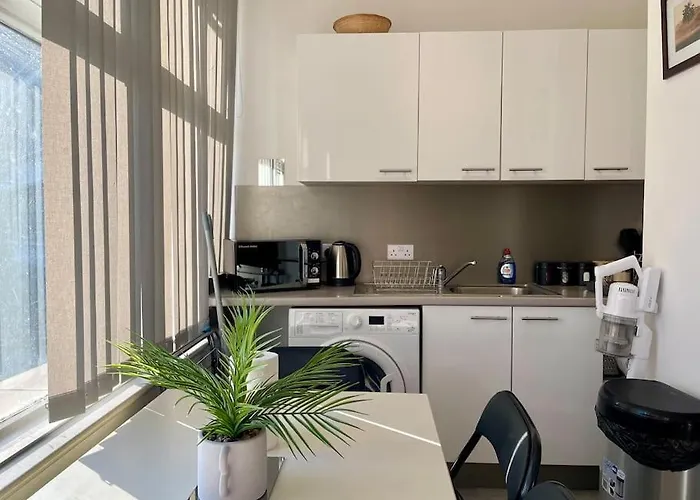 2 Bedroom Flat In Town Center Wellingborough