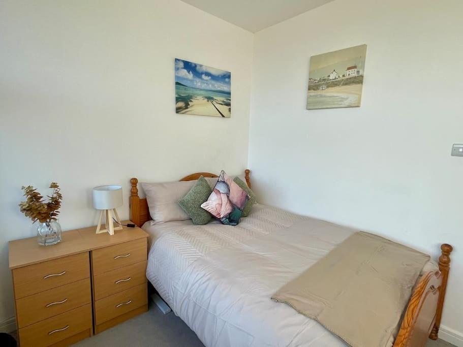 2 Bedroom Flat In Town Center Apartment