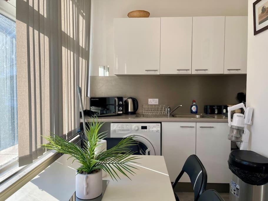Apartment 2 Bedroom Flat In Town Center Wellingborough