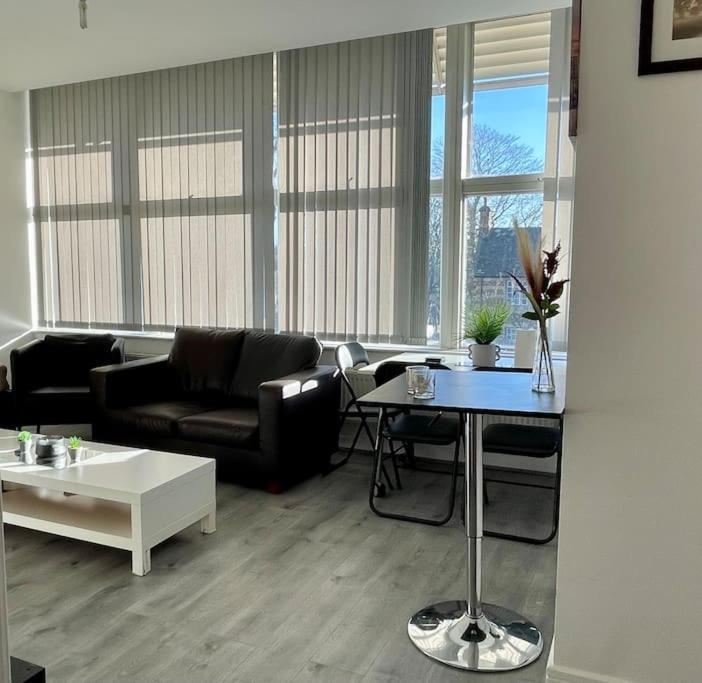 2 Bedroom Flat In Town Center Apartment